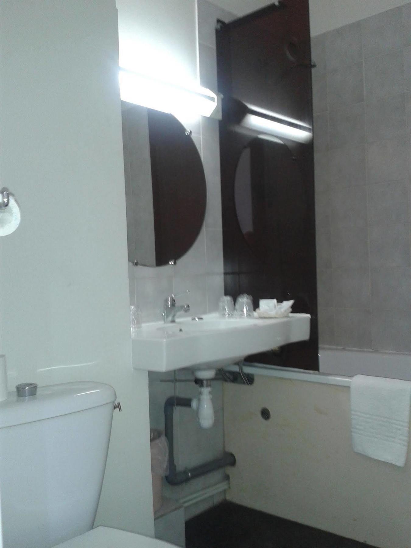 Hotel Entre 2 Mers Proche Bordeaux Carbon-Blanc Exterior photo